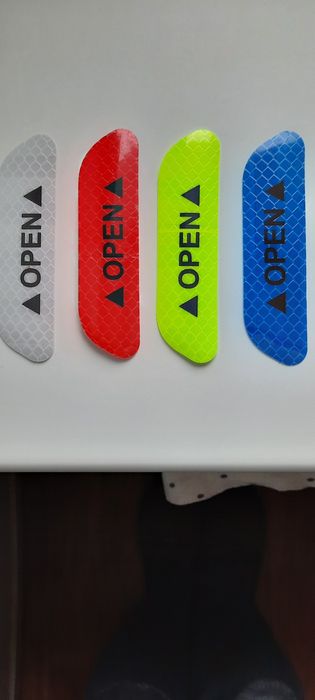 Продам наклейки светоотражающие.