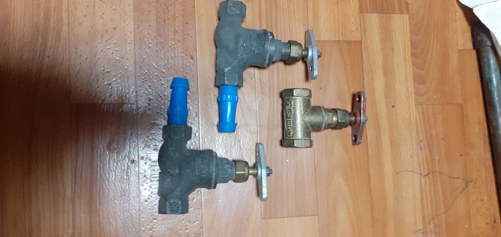 3 вентиля  по цене двух. 2 чугунных 1/2"  и 1 латунный 3/4" СССР новые