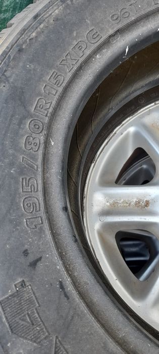 Pneu 195-80 original suplente freelander1