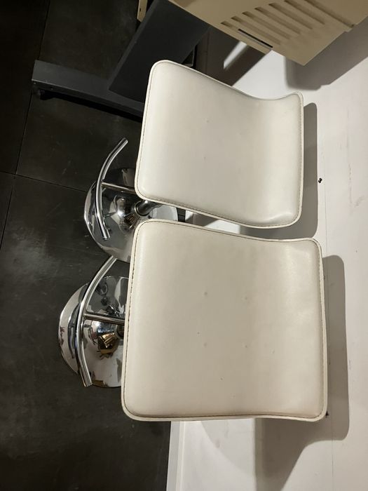 Vendo 2 bancos em bom estado