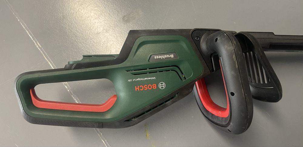 Corta-Sebes a Bateria Bosch UniversalHedgeCut 18V-55 (Como Novo)