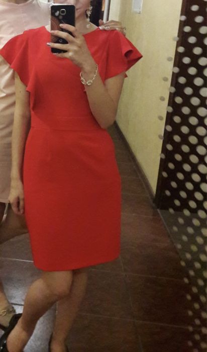 Червона сукня