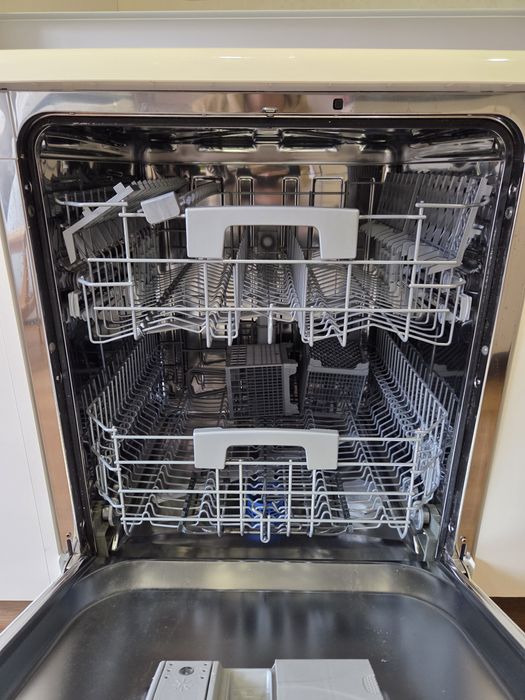 Máquina lavar loiça Candy A+++  com 7 anos