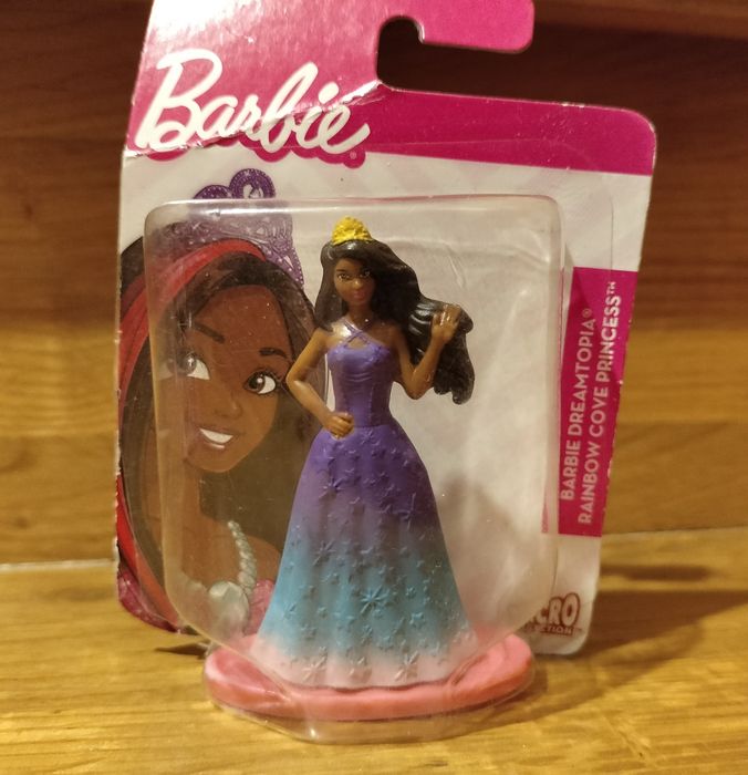 Barbie Dreamtopia - Mattel Barbie - Mini Doll - Rainbow Cove Princess