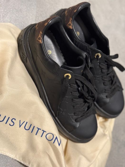 Кросівки чорні Луї нові