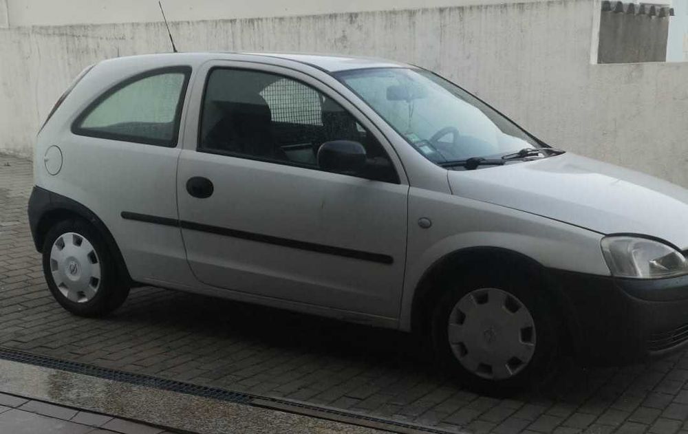 Opel Corsa 1.7D c/ direção assistida, de uso familiar
