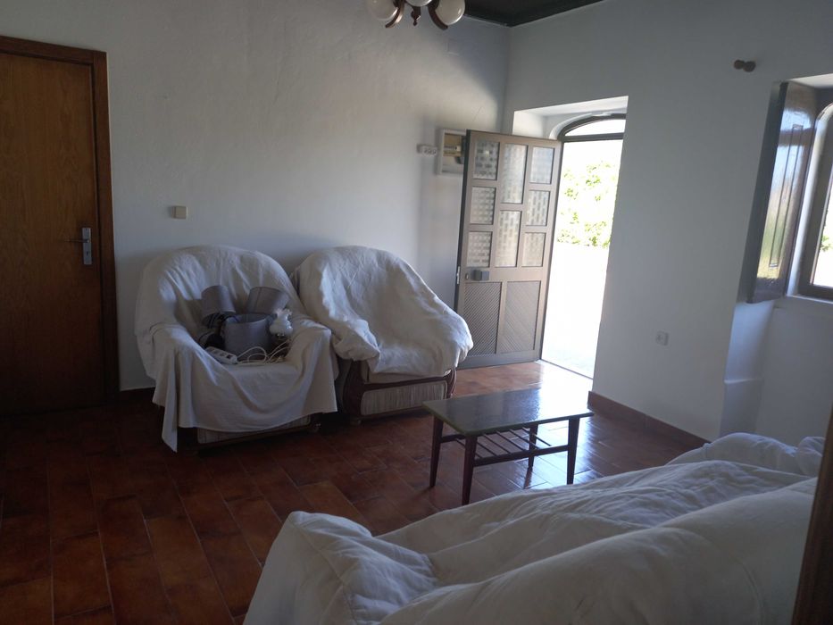 T3 casa térrea com pátio em aldeia