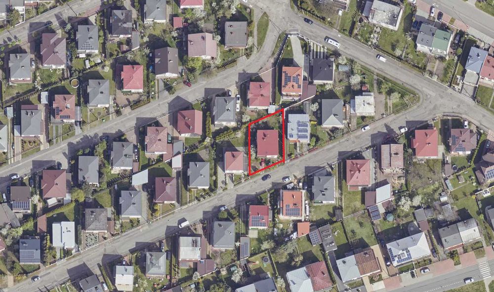 Dom z garażem na działce 5 arowej