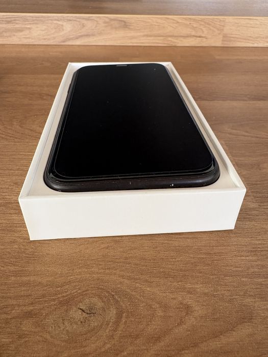 Iphone 11 como novo + capa (poucas marcas de uso)