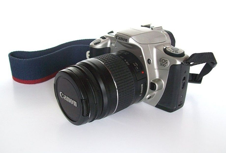 Câmara Canon com objetiva