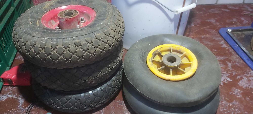 Продам колеса на газонокосилку или на тачку.