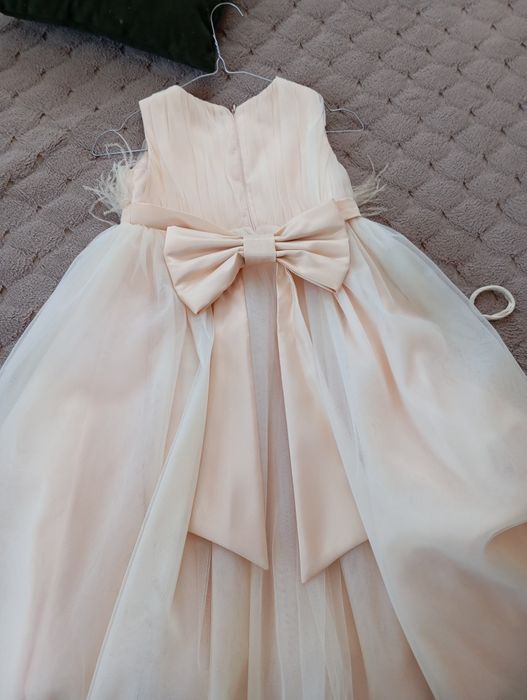 Святкове плаття  підійде на  випускний в садочок.