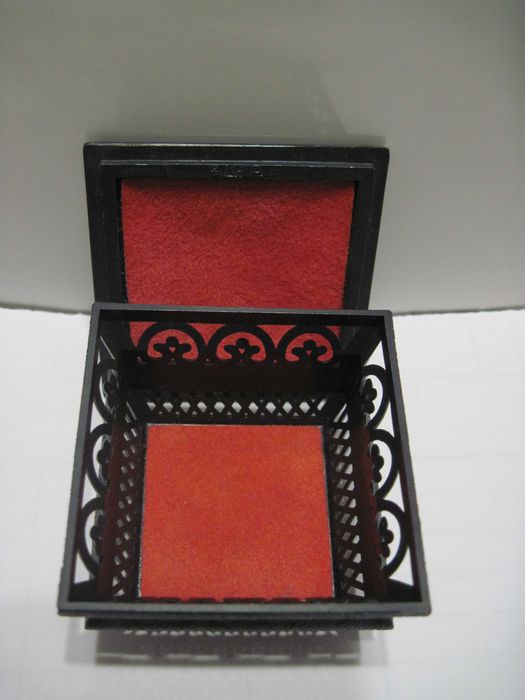 Шкатулка с соломкой 5х5х4 см