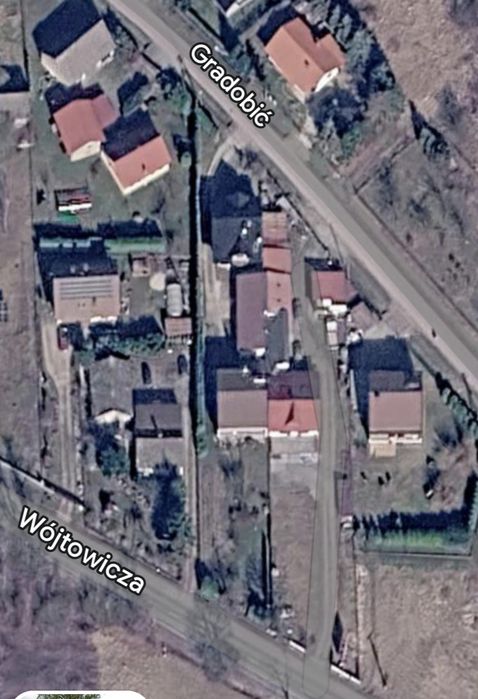 Sprzedam dom z zabudowaniami w centrum