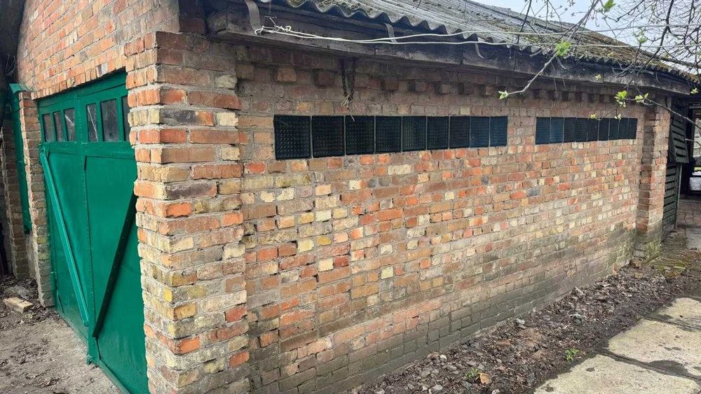 Будинок біля метро Житомірська