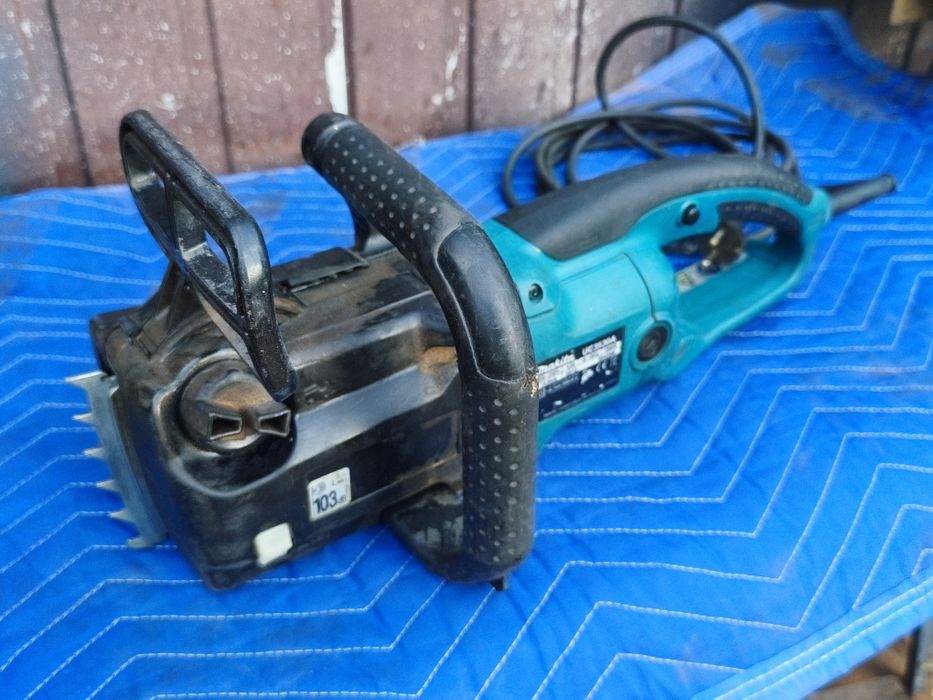 Piła łańcuchowa elektryczna Makita 2000W UC3530A