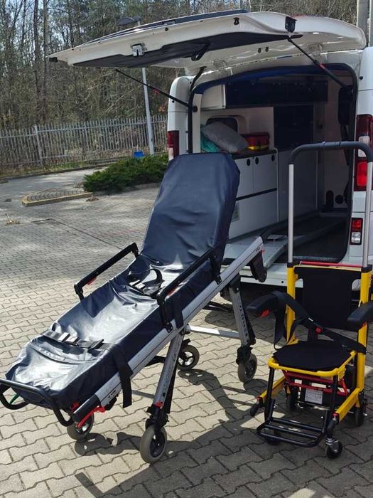 Transport Chorych. Ambulans. Karetka. Przewozy Sanitarne, Medyczne.