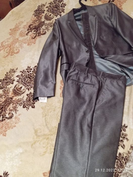 Чоловічий костюм