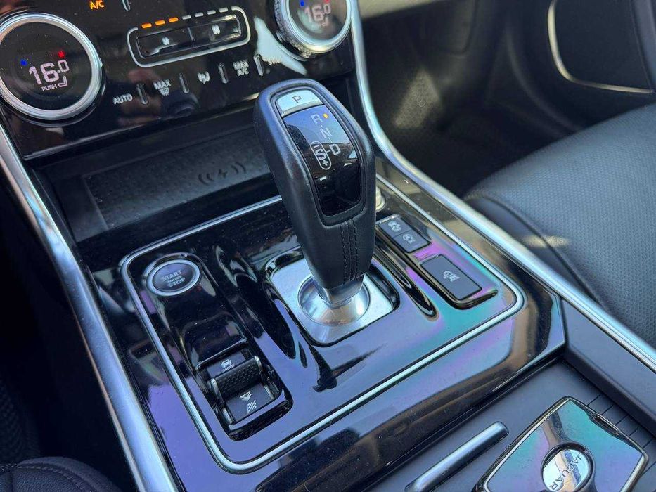 Jaguar XE 2020 р
