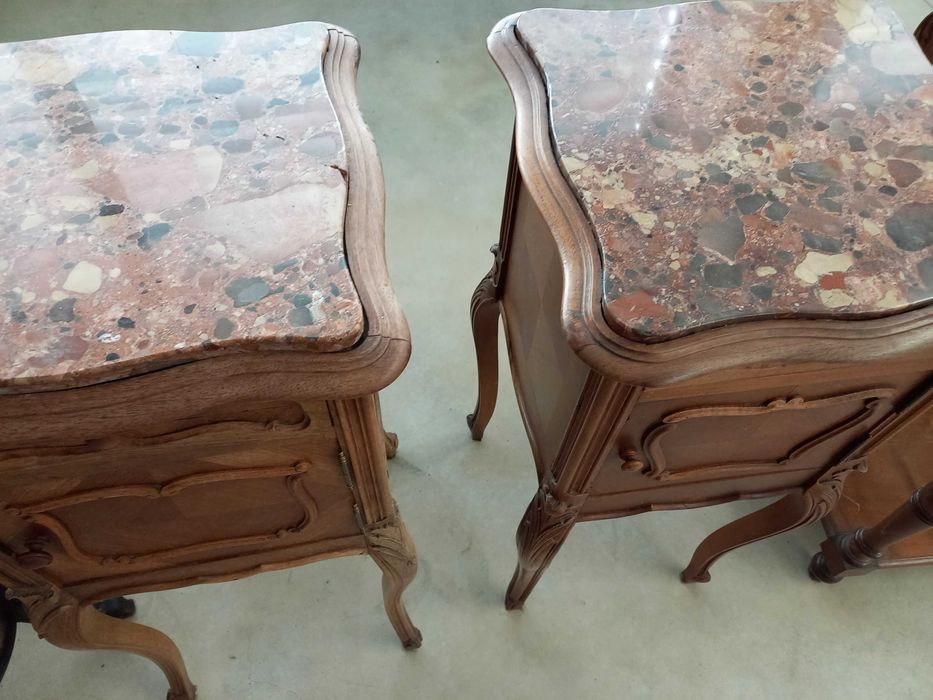 lindas mesinhas de cabeceira , altas, vintage