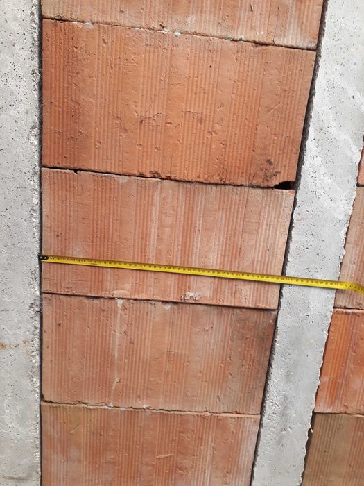 Tijoleira de ceramica para placa de construção