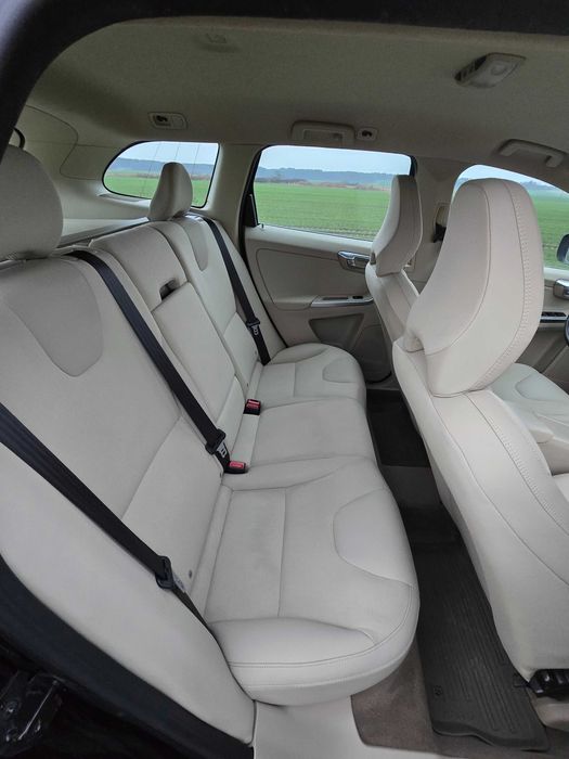 VOLVO XC60 2.4 D5
