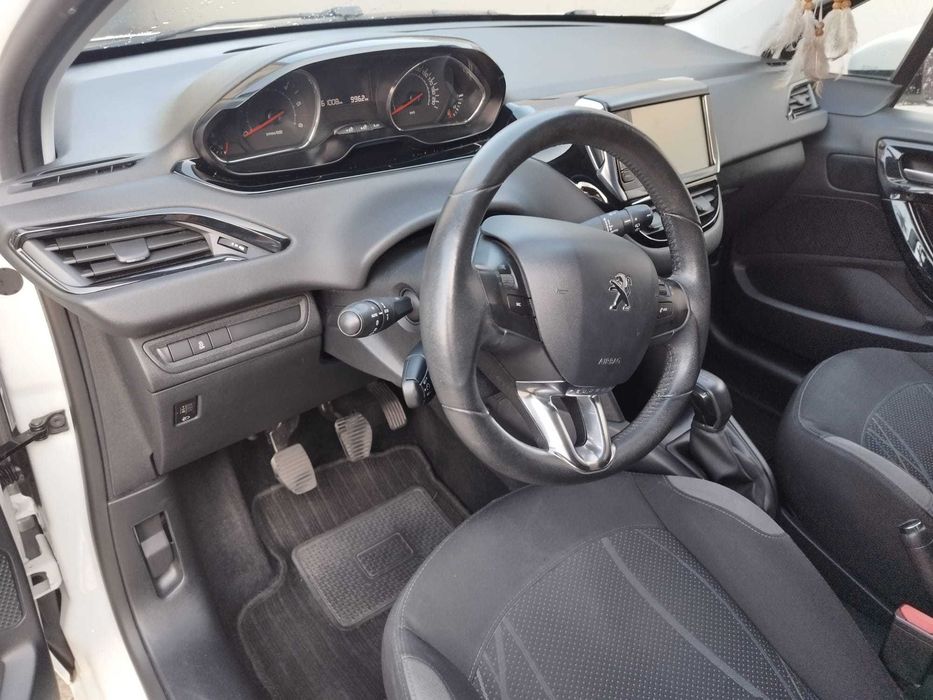 Peugeot 208 — fotografia 6