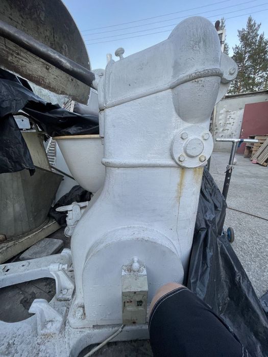 Кухня тестомеси  потрібно срочно продати