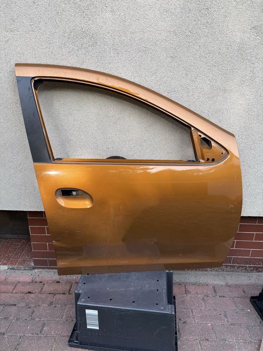 Dacia duster 2 II drzwi przednie prawe OE