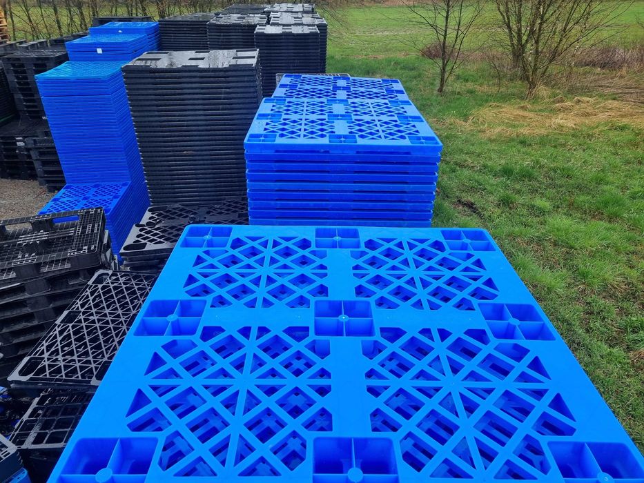 Palety plastikowe 110x110 cm - niebieska paleta