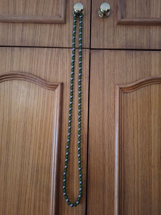 Colar com Contas Verdes e Prateadas