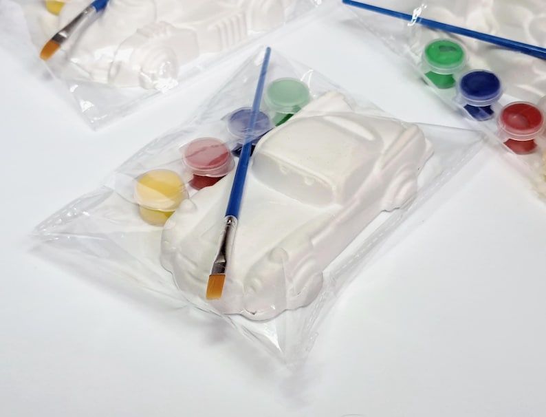 Набір гіпсових фігурок подарунок від іменинника в садочок та  школу