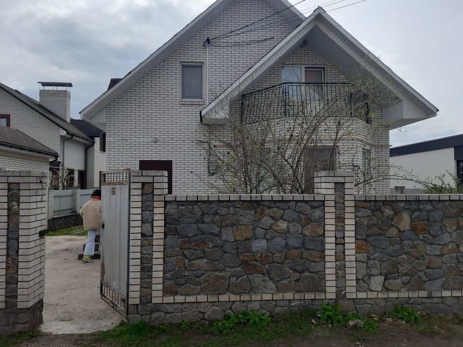 Продам 2 поверховий будинок в елітному районі м. Житомира