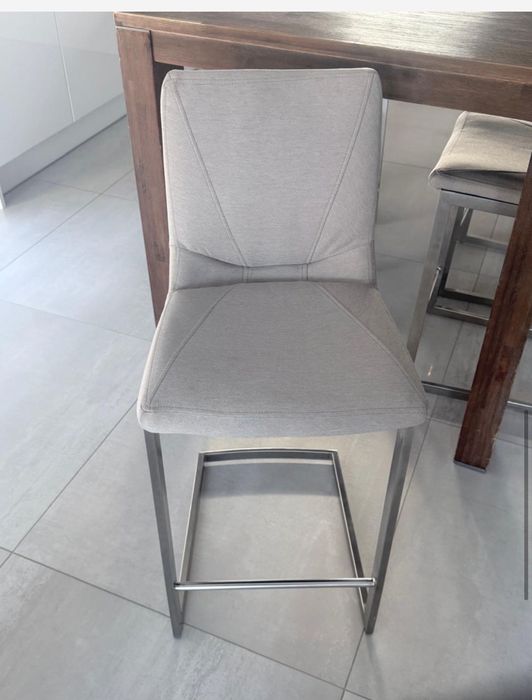 Sprzedam stół z krzesłami