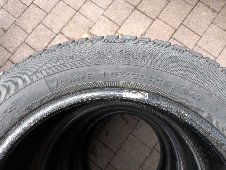 Opony Zimowe 175/65R15 Dębica Frigo 2