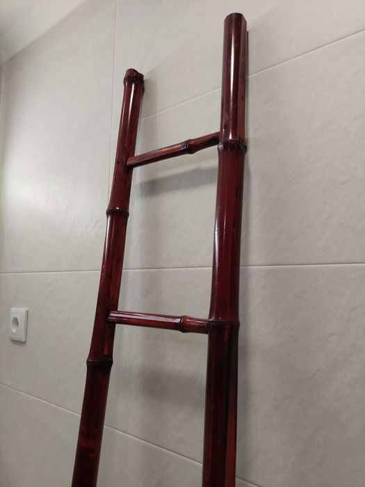 Escadote em madeira decoração