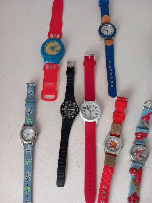 Relógios de várias cores