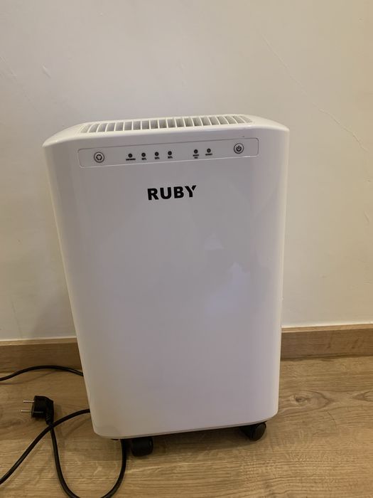80€ Desumificador Ruby 16L com 1 ano, filtro limpo e tenho 2 em stock.