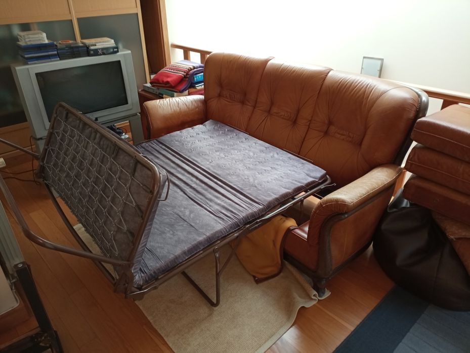 Sofa cama em couro