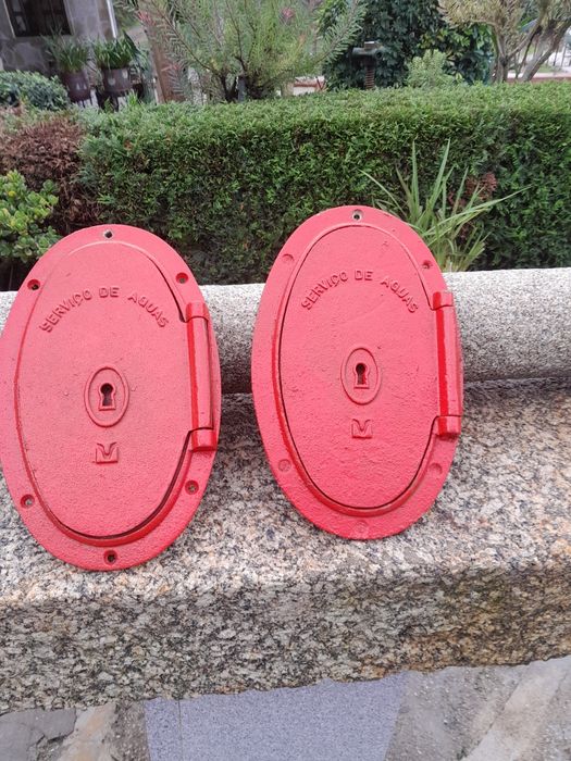 Tampas antigas de bocas de incêndio