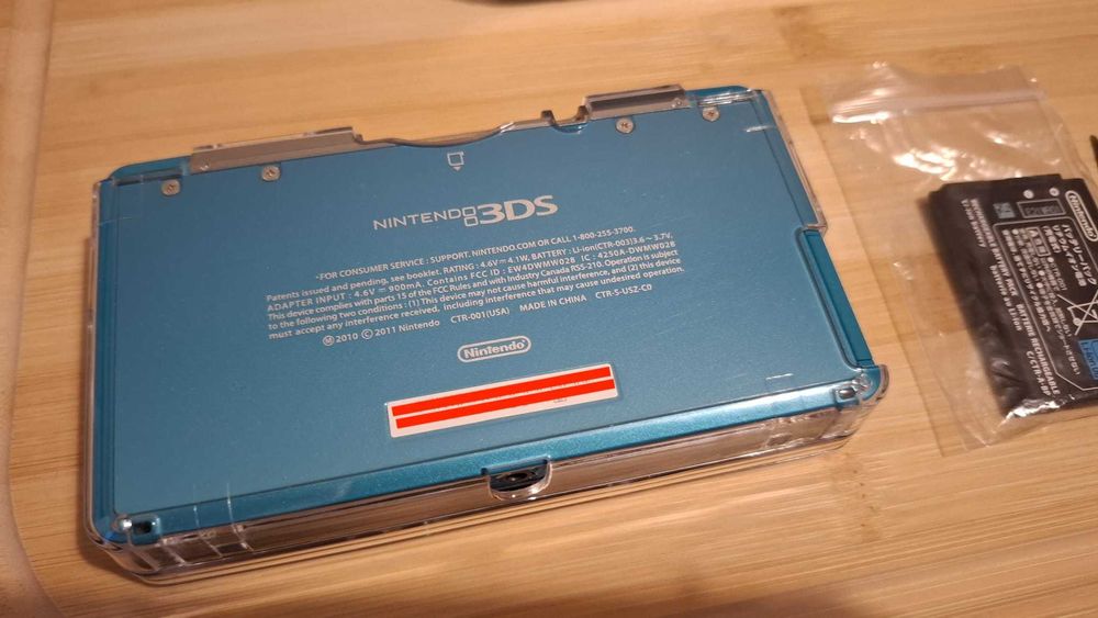 Nintendo 3DS desbloqueada + caixa original e acessórios