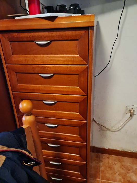 Vendo cama de casal e camiseiro