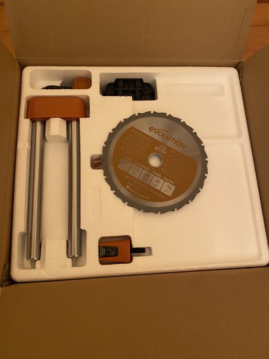 Торцовка/Пила торцювальна з протяжкою Evolution 1500W 210mm Нові