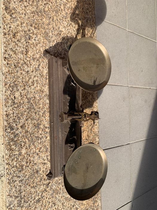 Balança  de pratos Antiga