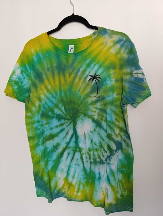 Kolorowa koszulka tie-dye