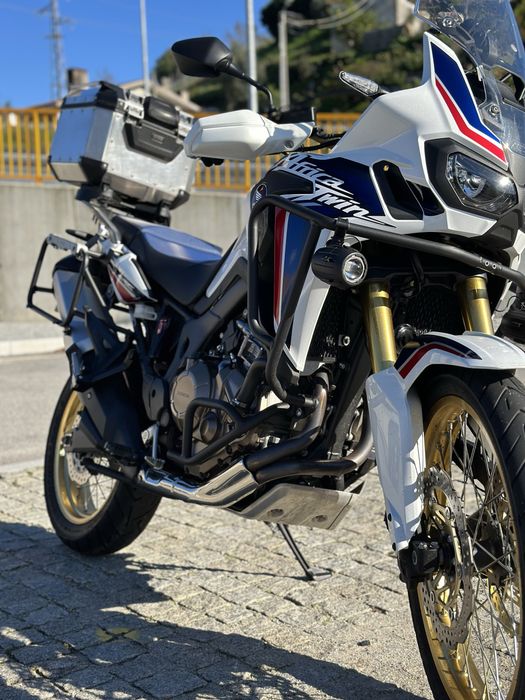 Africa Twin 1000 tricolor