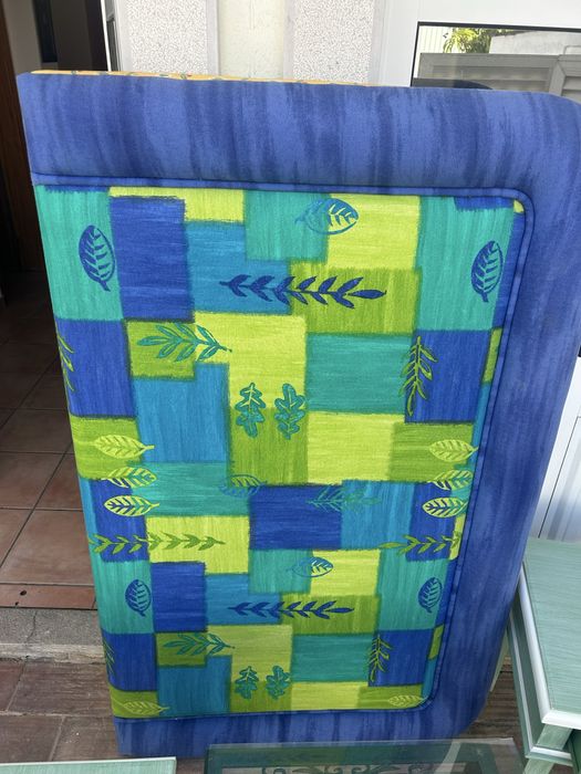 Cabeceira de Cama Estofada Azul e Verde
