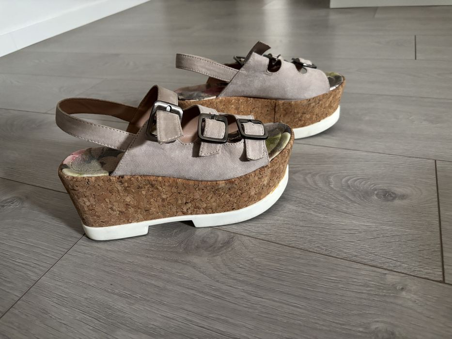 Sandalias com plataforma