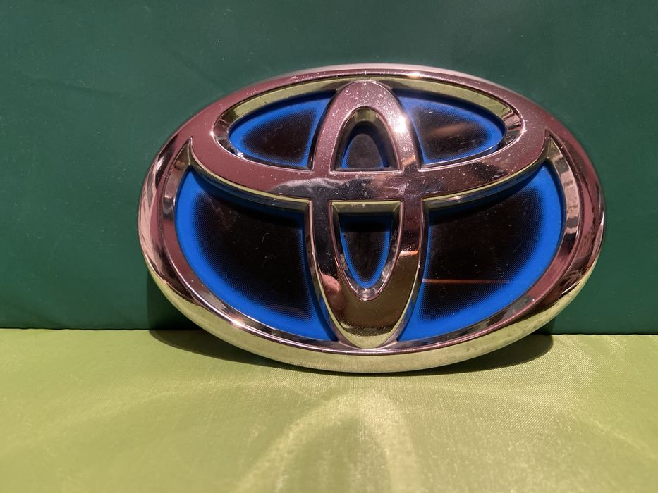 Emblemat Logo Toyota Hybrid Yaris Corolla E 21