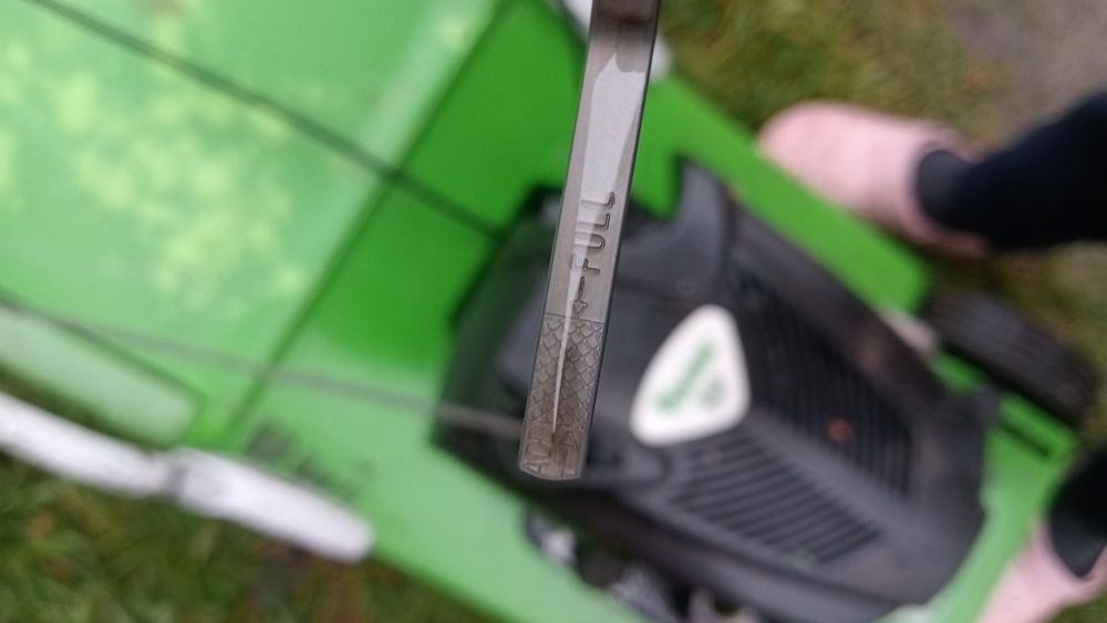 Dobra Kosiarka viking po remoncie silnika kosi ale nie jeździ